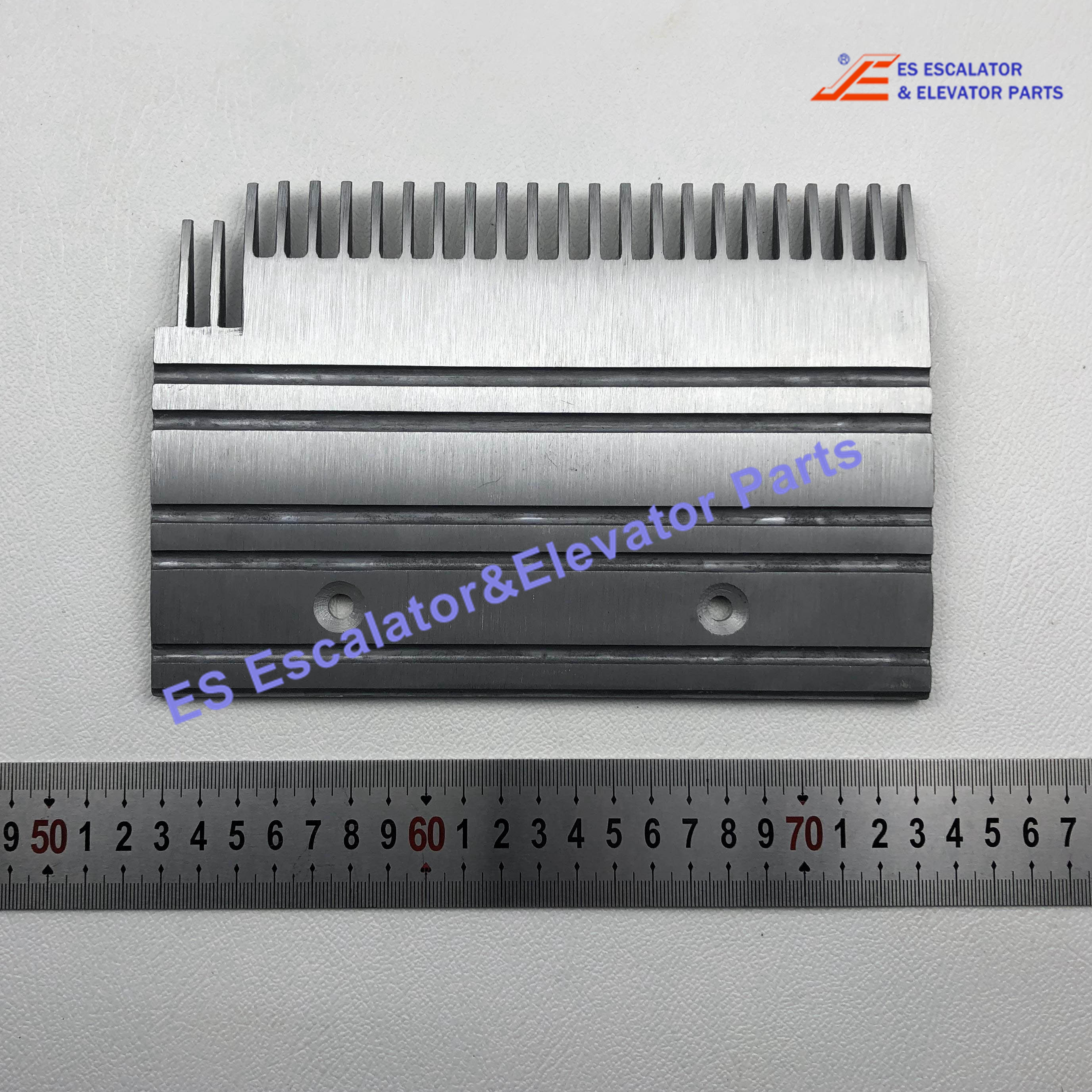GAA453BM3 Escalator Comb Plate 206.39x139.2mm Tooth Pitch 8.4 Hole Spacing 101.7 24T Aluminum Use For Otis